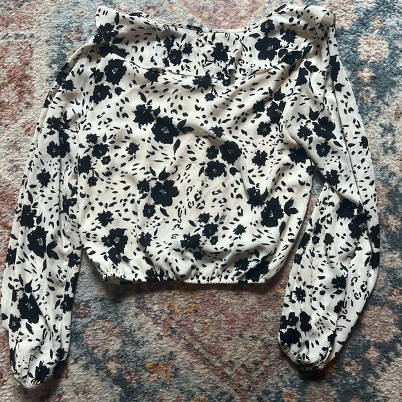 ASTR The Label Black&White Floral Blouse - Picture 5 of 7